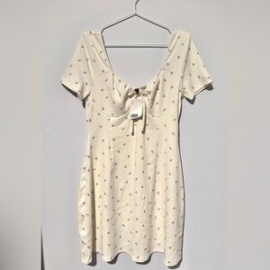⭐️2/$35  NWT H&M ditsy floral ribbed dress (off-white)